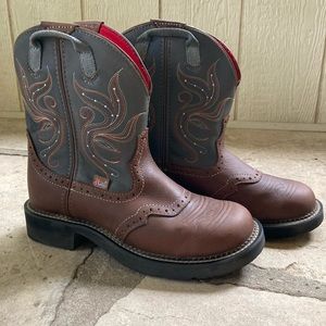 Women’s Justin’s short pull on boots - 8.5B